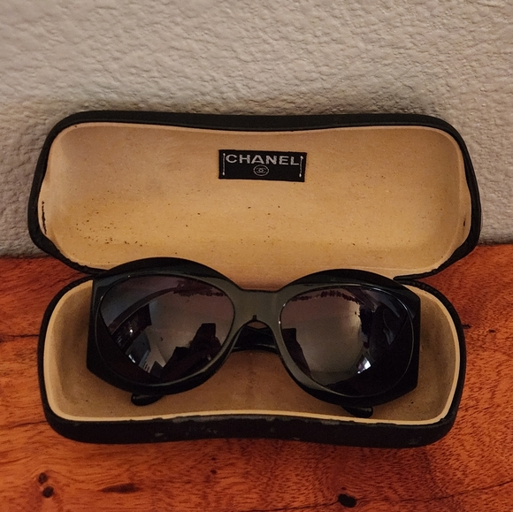 Authentic Chanel Black Wrap Sunglasses with Mother of Pearl CC detail at temples - Picture 13 of 14